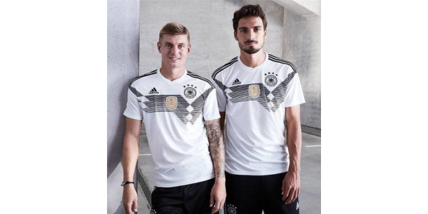 Niemiecki premier otrzymuje niemiecką drużynę